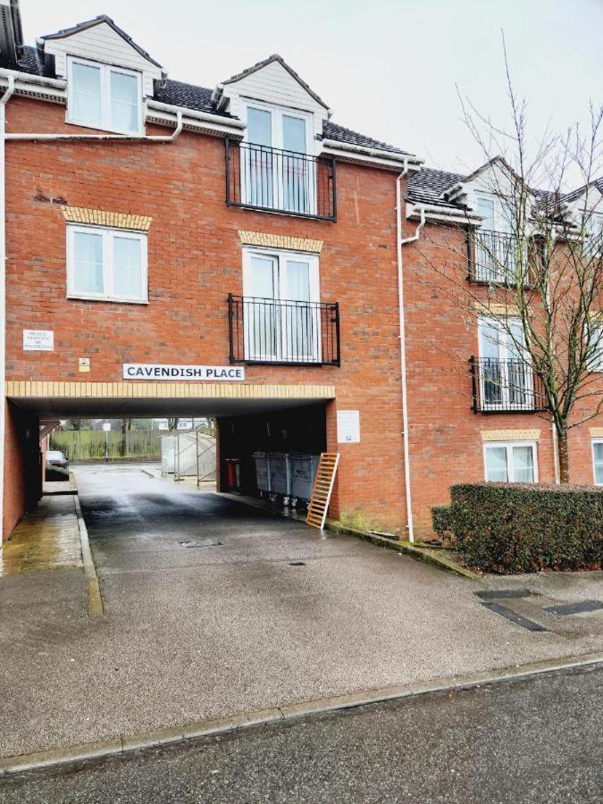 Spacious Ground Floor 2 Bedroom 2 Bathroom Flat In Hatfield Near Hertfordshire University Private Car Park Sleeps 5-6 المظهر الخارجي الصورة