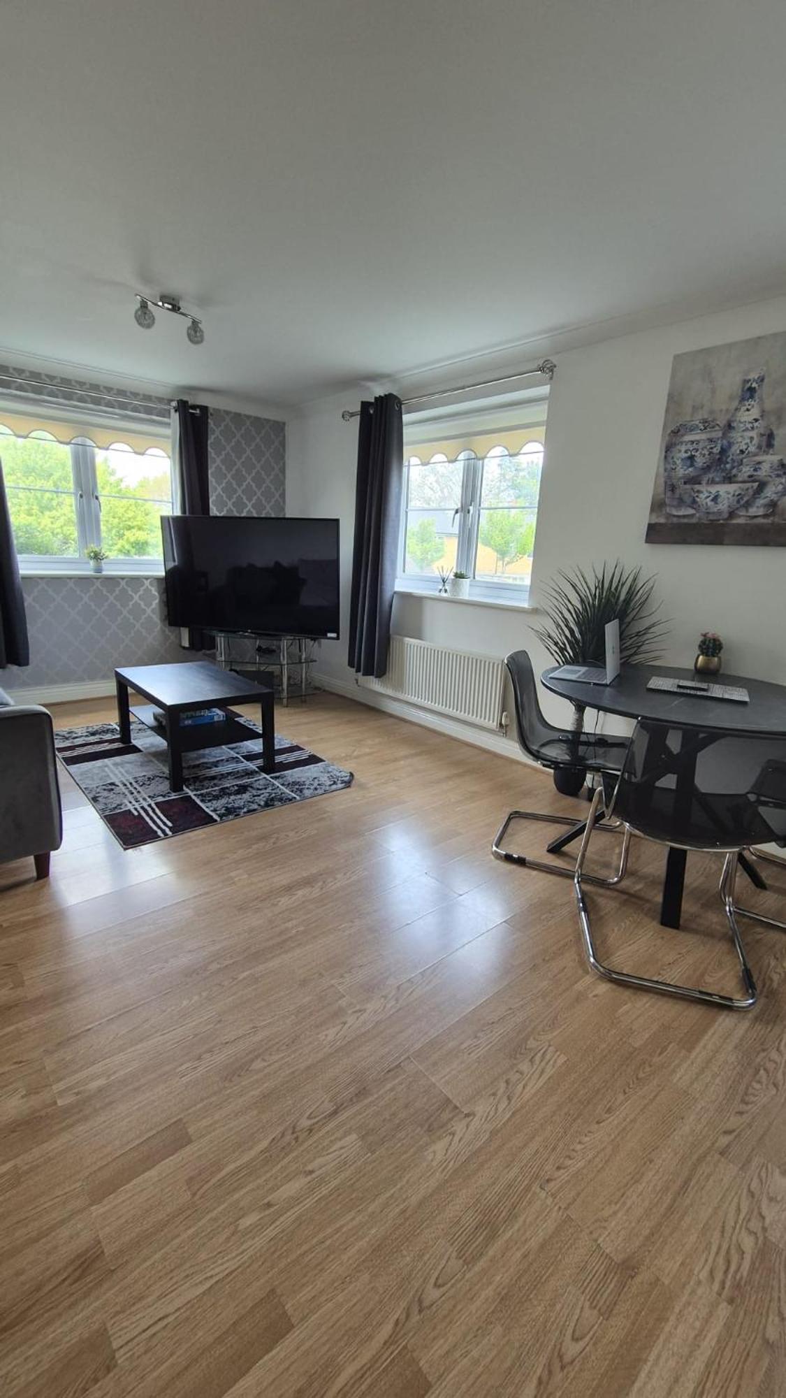 Spacious Ground Floor 2 Bedroom 2 Bathroom Flat In Hatfield Near Hertfordshire University Private Car Park Sleeps 5-6 المظهر الخارجي الصورة
