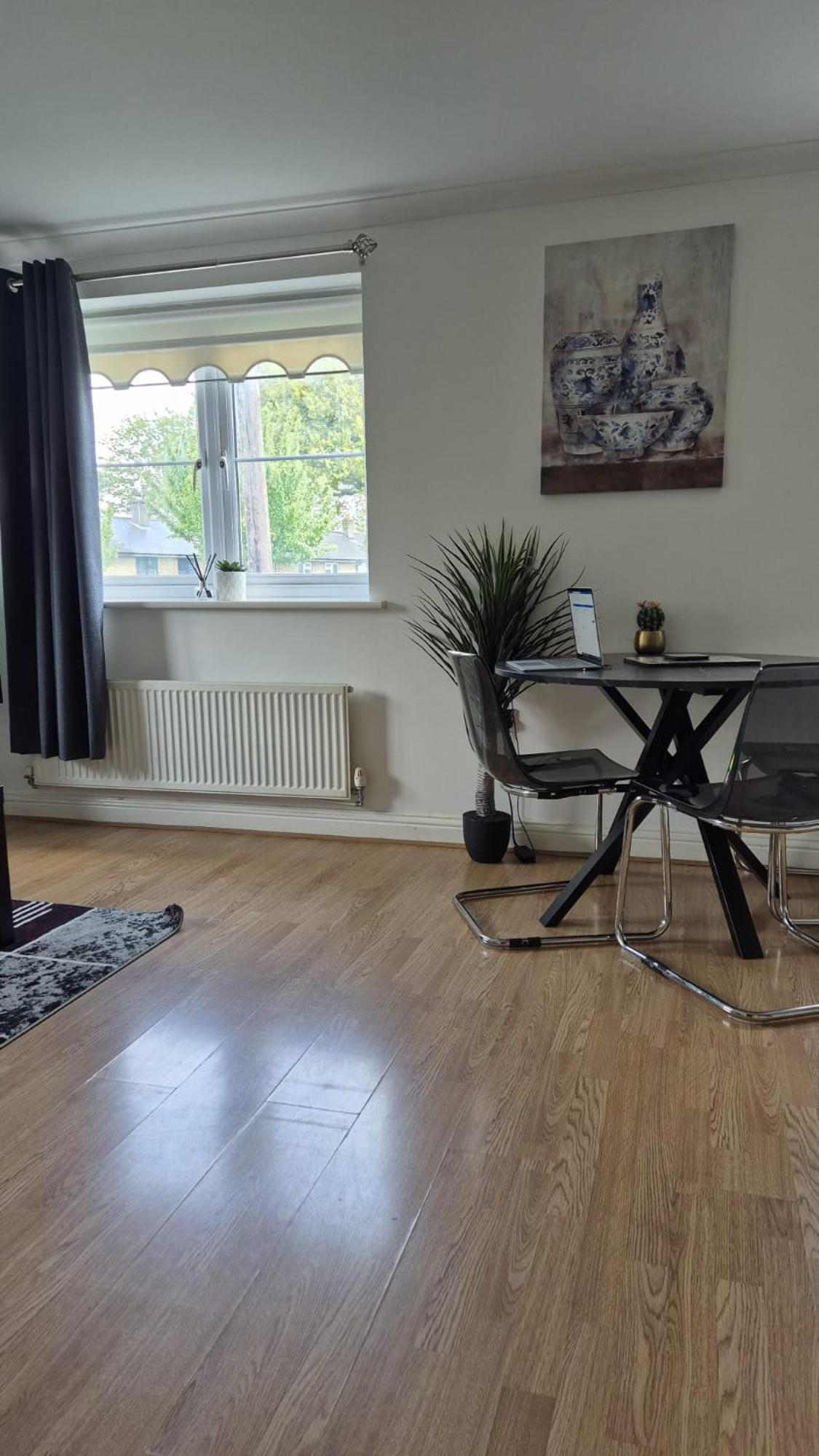 Spacious Ground Floor 2 Bedroom 2 Bathroom Flat In Hatfield Near Hertfordshire University Private Car Park Sleeps 5-6 المظهر الخارجي الصورة